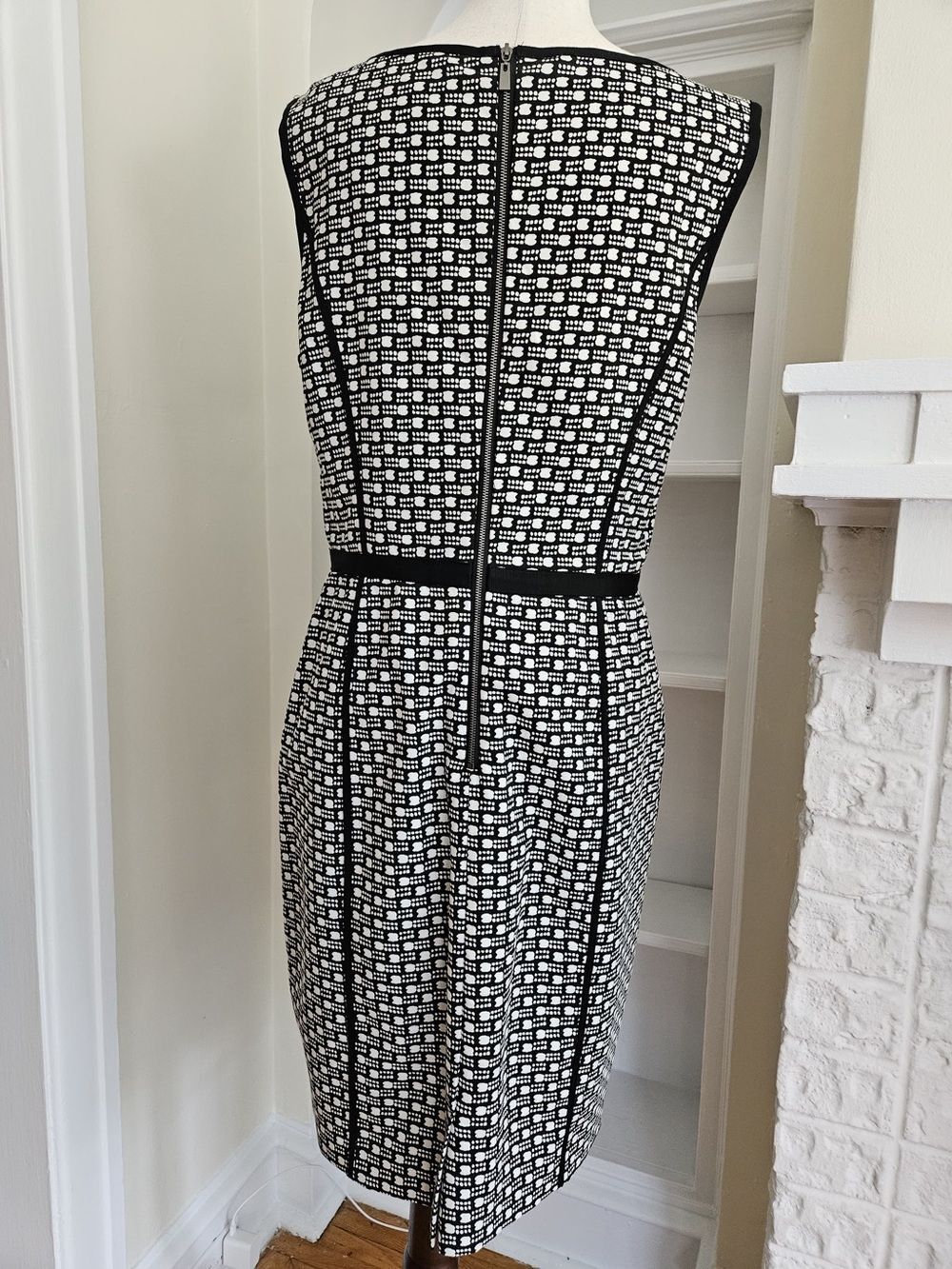 Laundry By Shelli Segal (12) Black and White Patterned Midi Sheath Dress - Picture 3 of 6